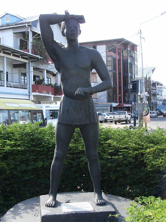 576px-Kwakoe_statue,_Paramaribo.jpg