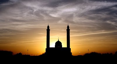 Moskee in licht van nieuwe dag - foto: Pexels